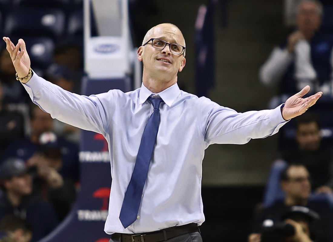 Photo of UConns Dan Hurley gear up to sign with the Lakers.