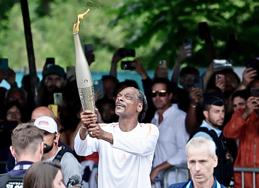 Paris-2024-Snoop-Dogg-Carries-Olympic-Flame.png