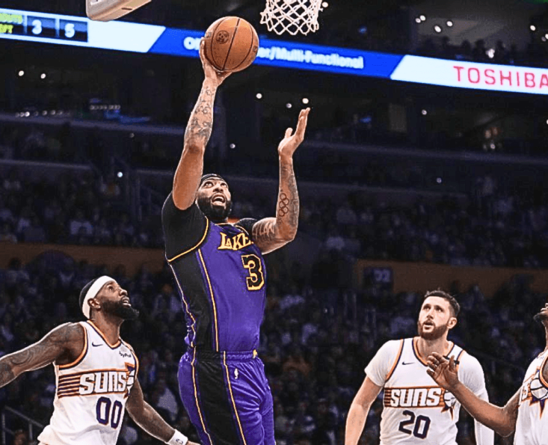 Anthony Davis scores 35 points, leading the Lakers to a 2-0 record with a dominant performance on the court.