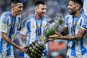 Photo of Messi along with his teammates, lifting Copa America2024 Cup.