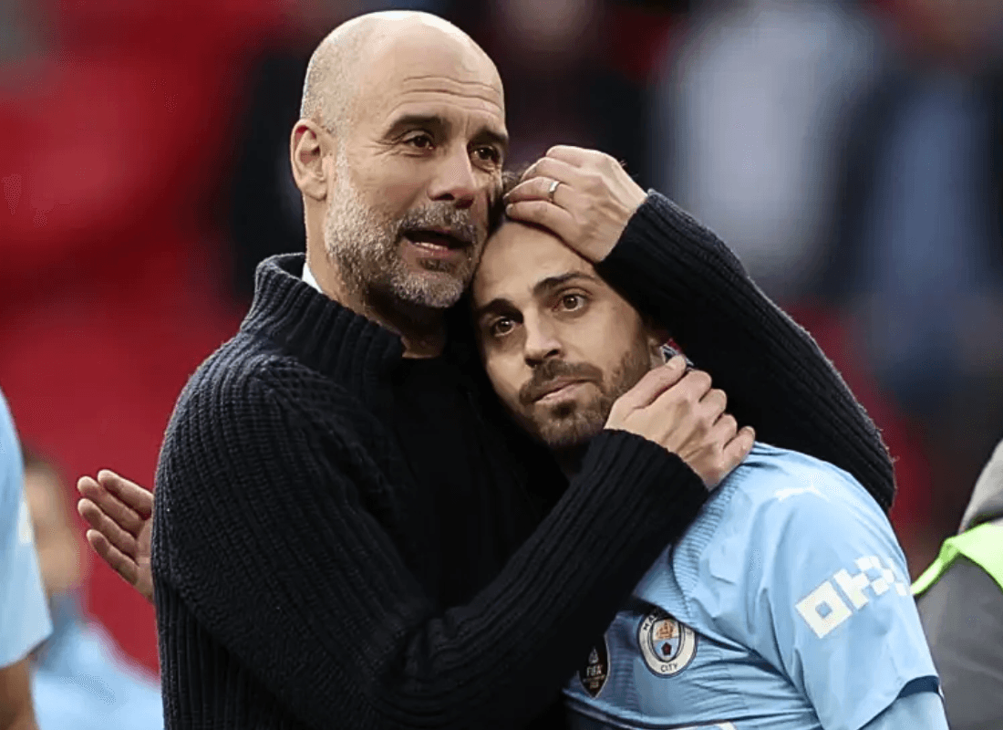 Photo of Gurdiola and Bernardo Silva in the match Manchester City 1- 0 Chelsea win.