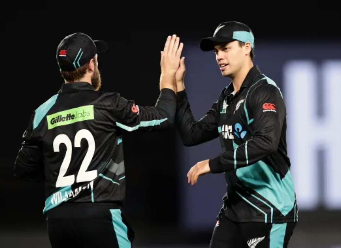 Photo of New Zealand cricket players celebrating their win over Pakistan in the first T201.