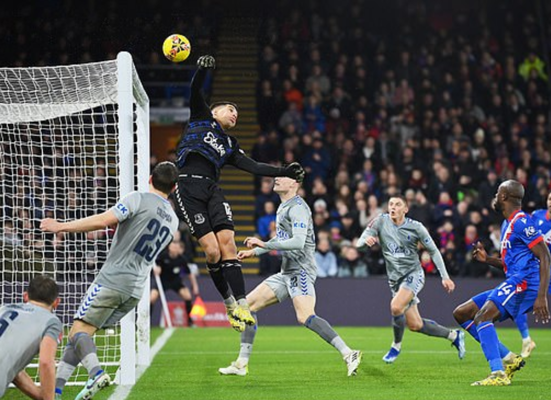 Photo of Everton and Palace clash in FA Cup.