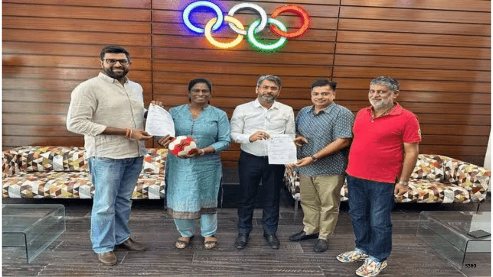 Photo of Handball Association of India along with Indian Olympics Association chief