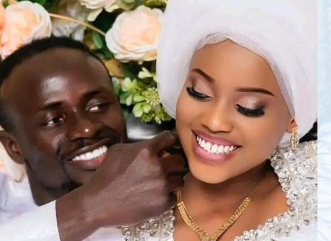 Photo of Mane along with Aisha Tamba, his wife on their wedding day.