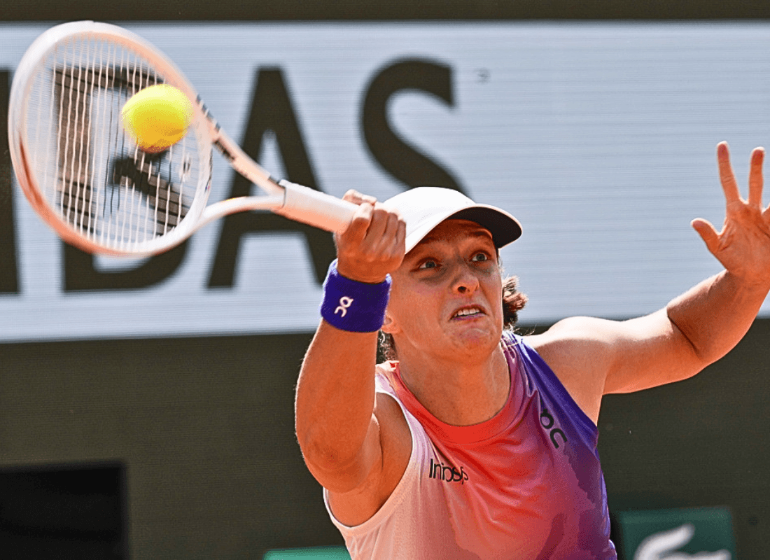 Photo of Iga Swiatek in the match against Coco Gauff in French Open semi-final.