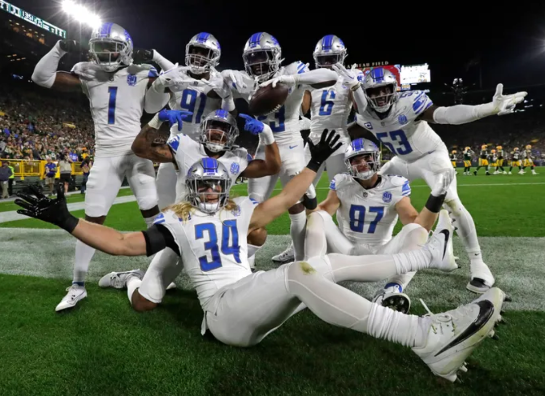 Photo of The Green Bay Packers vs the Detroit Lions in the thanksgiving 2023 celebrations match.